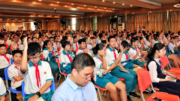 2019年广东省中小学无线电科普宣传活动进入广州市第二中学_副本.jpg